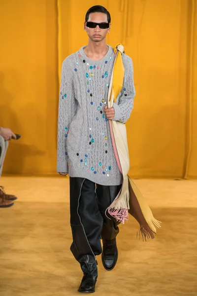 Look 11